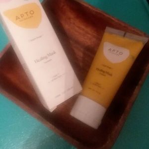APTO Skincare Tumeric Rinse-Off Mask